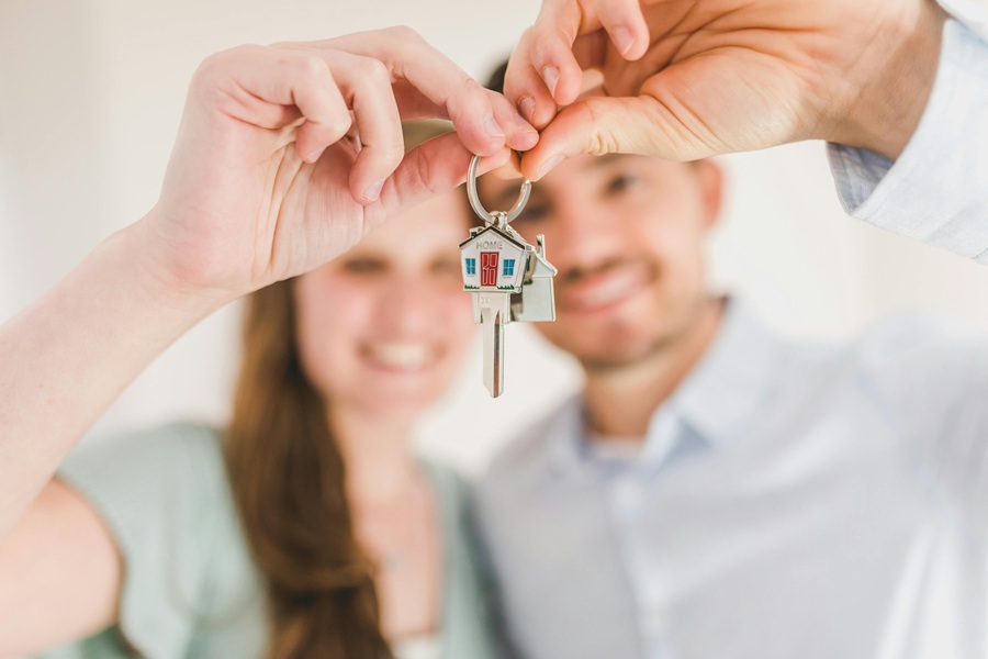 Effective management and servicing of real estate notes with best practices to maximize returns and minimize investment risks.