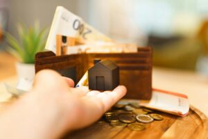 Effective strategies for successful real estate note investing, featuring key methods to generate passive income and diversify investment portfolios.